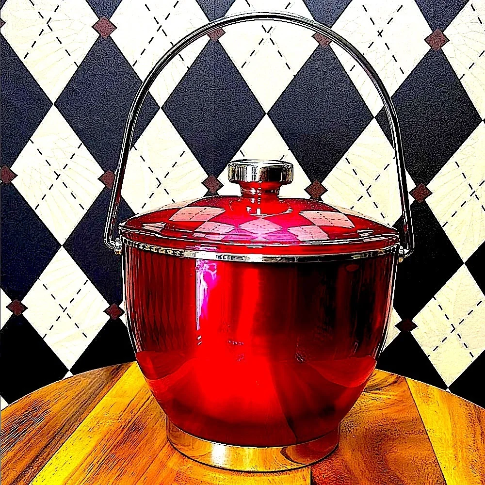 Mid-Century Red Acrylic & Stainless Steel Ice Bucket – Bold Retro Barware - Picture 4 of 14